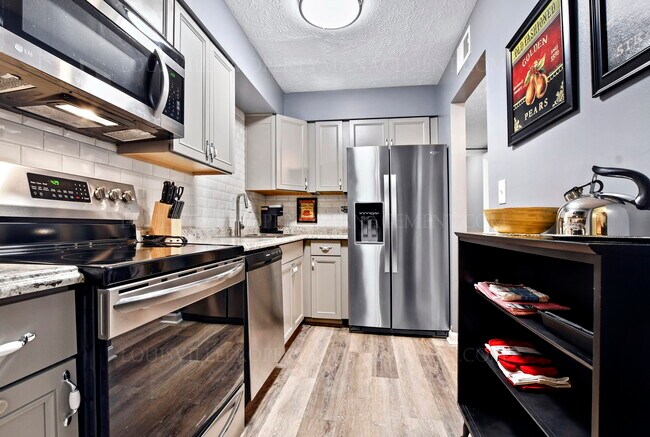 Foto del edificio - 7086 Wildwood Cir