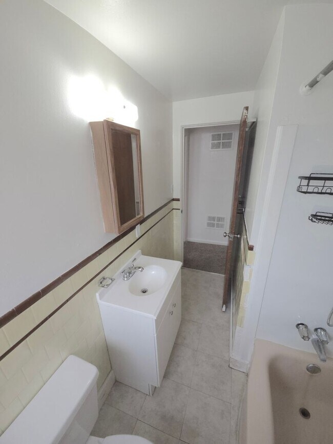 Foto del edificio - Bright Two Bedroom in University District-...