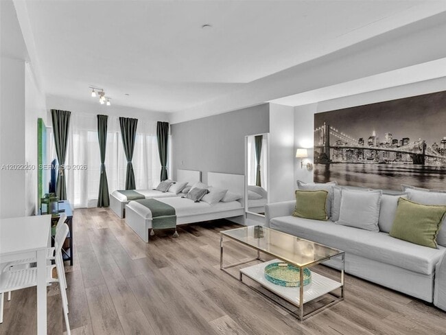 Building Photo - 1052 Ocean Dr