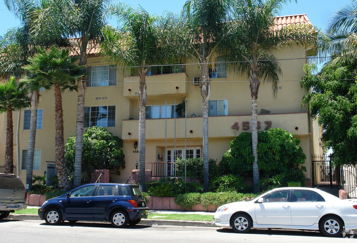 Willis Apartments Sherman Oaks, CA