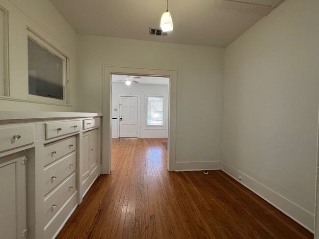 Building Photo - 2014 W Mulberry Ave