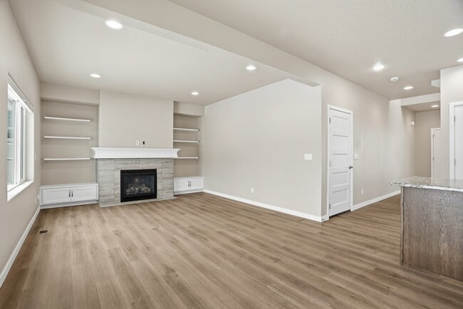 Building Photo - 2067 W Alsea Ave