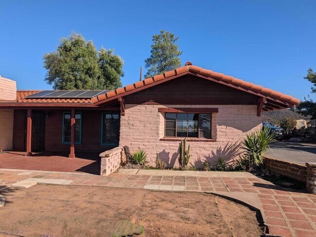 Foto del edificio - 9738 Lakeview Rd