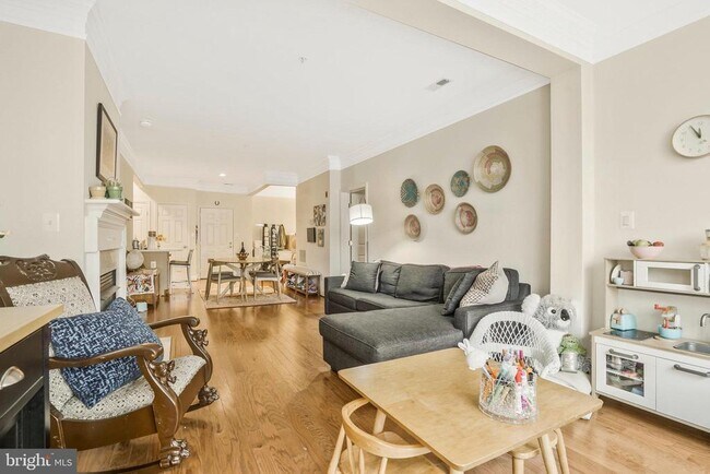 Foto del edificio - 828 Slaters Ln
