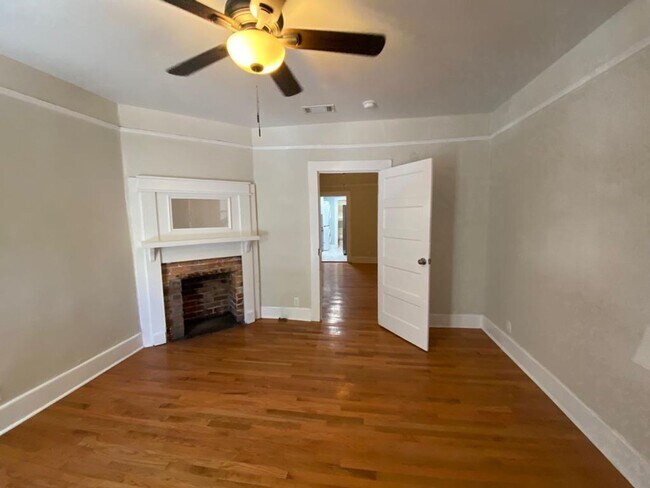 Foto del edificio - Large Brand New - One Bedroom (2 blocks from Historic Distr.)