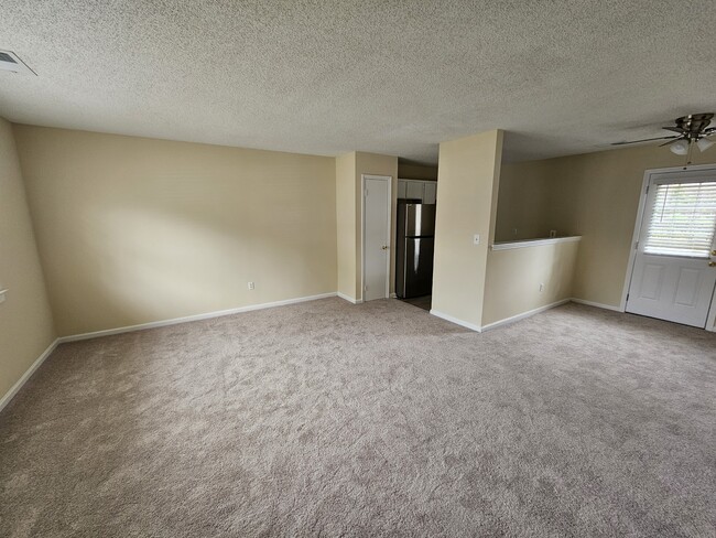 Building Photo - 124 Hunt Club Ct