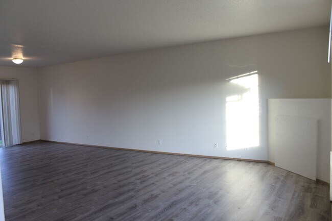 Foto del edificio - Three bedroom townhouse