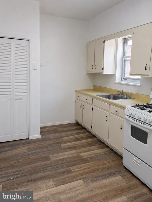 Foto del edificio - 445 Roxborough Ave