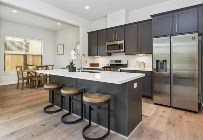 Foto del edificio - 1103 Fuschia Rd