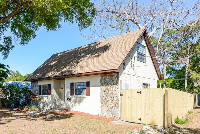 Building Photo - 764 Northmoor Ave N