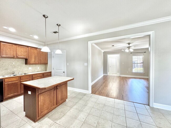 Building Photo - Spacious 2-Bed, 2-Bath Condo in Jackson Sq...