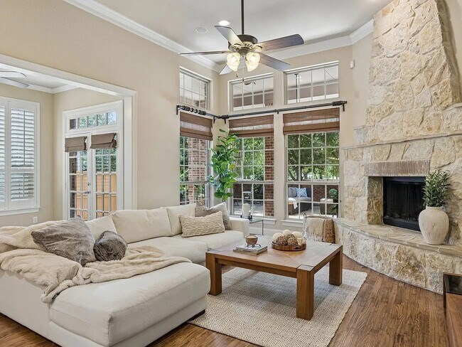 Foto del edificio - 9004 Cypress Creek Rd