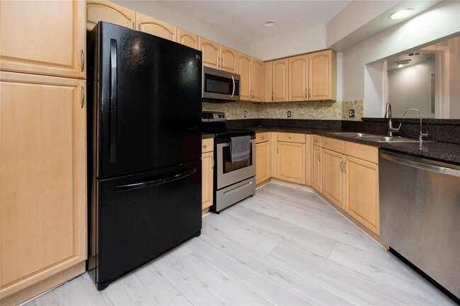 Building Photo - 50 Desford Ln