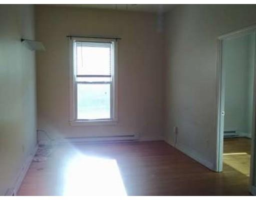 Building Photo - 933 Worcester Rd