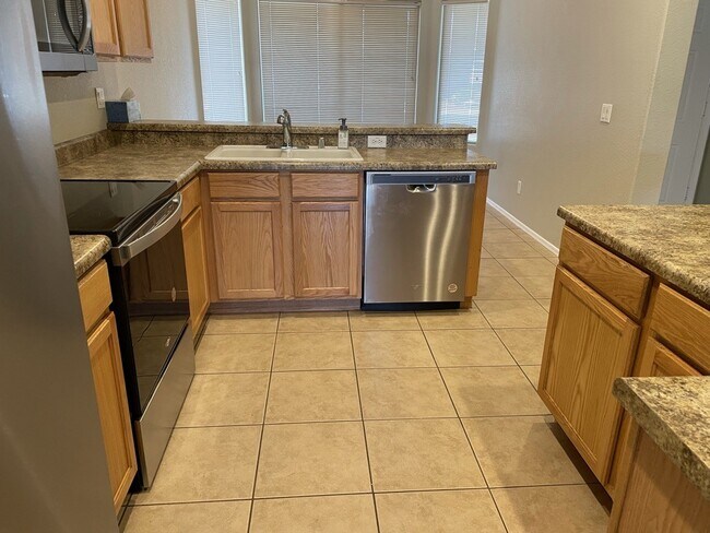Building Photo - 14627 W Crocus Dr