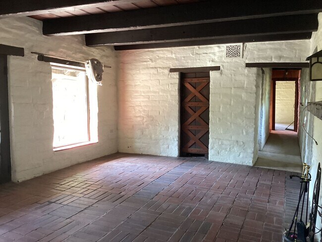 Building Photo - 3/2 Water front unit