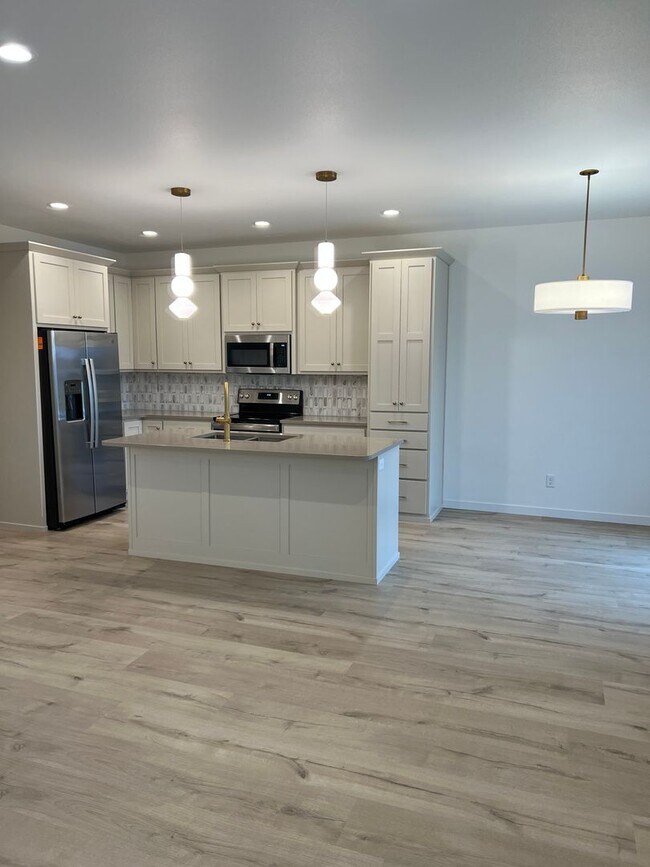 Building Photo - New 3 Bedroom/2.5 Bathroom House - Rent Wi...