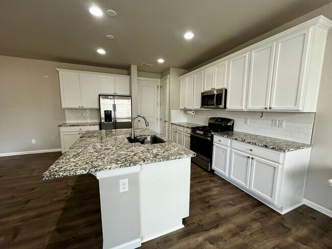 Building Photo - Beautiful Home w/Upgrades and Close to Eve...