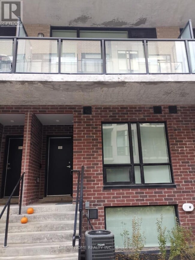 Building Photo - 871 Sheppard Ave W