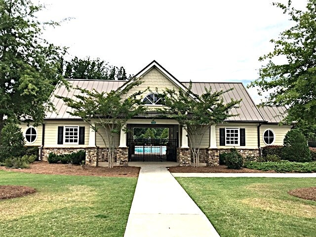 Building Photo - 5165 Smithbriar Dr
