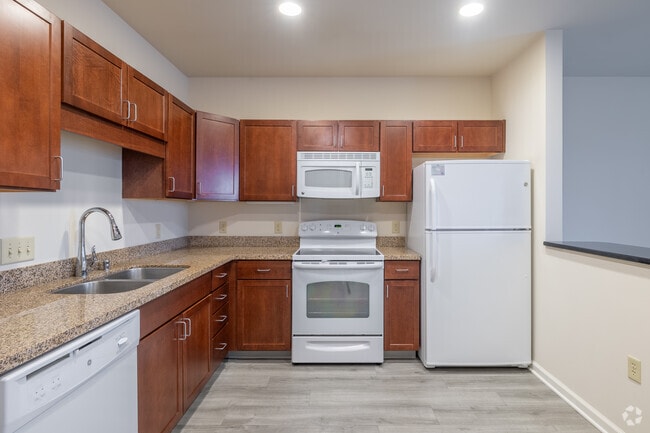 Studio - 676SF - Kitchen - Apartments at Richmond Square