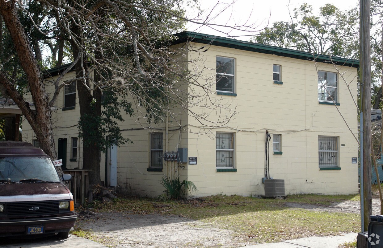 Building Photo - 1823 Francis St