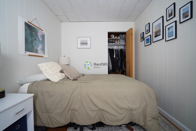 Building Photo - 1055 Beacon St
