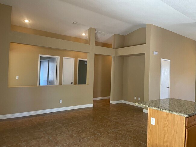 Foto del edificio - Great 1 story home, 3brs, 2bth, 2cg