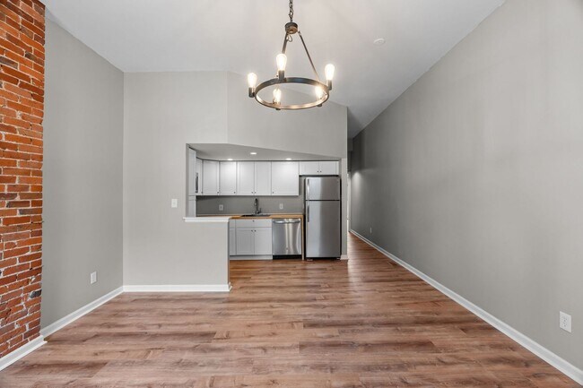 Foto del edificio - Fully Renovated 2BR in Historic Soulard | In-Unit Laundry | Off-Street Parking