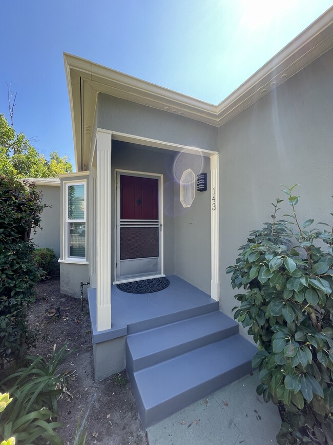 Building Photo - 143 N Pass Ave