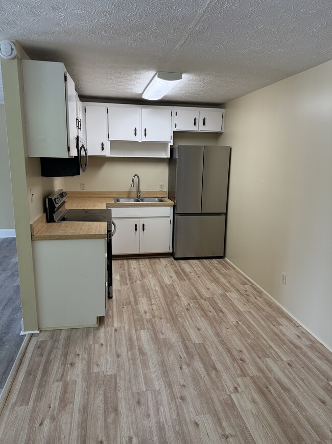 Building Photo - 2106 W Elm St