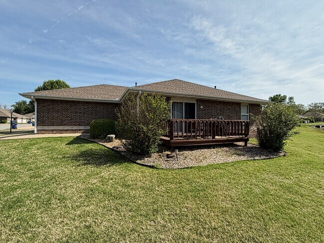 Foto del edificio - 1516 Meadowhill Dr