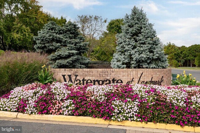 Foto del edificio - 203 Yoakum Pkwy