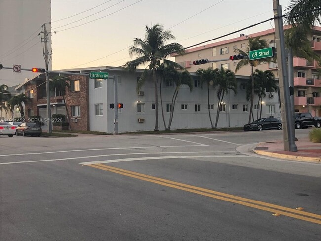 Foto del edificio - 305 69th St