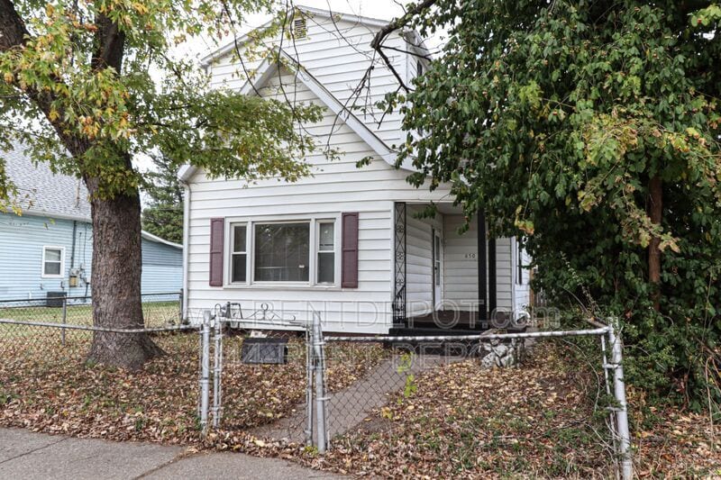 Foto principal - 650 E Maryland St