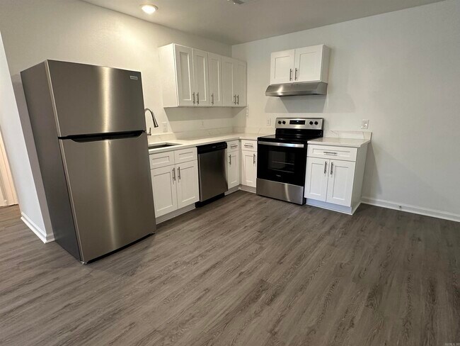 Building Photo - 8a Hiland Pl
