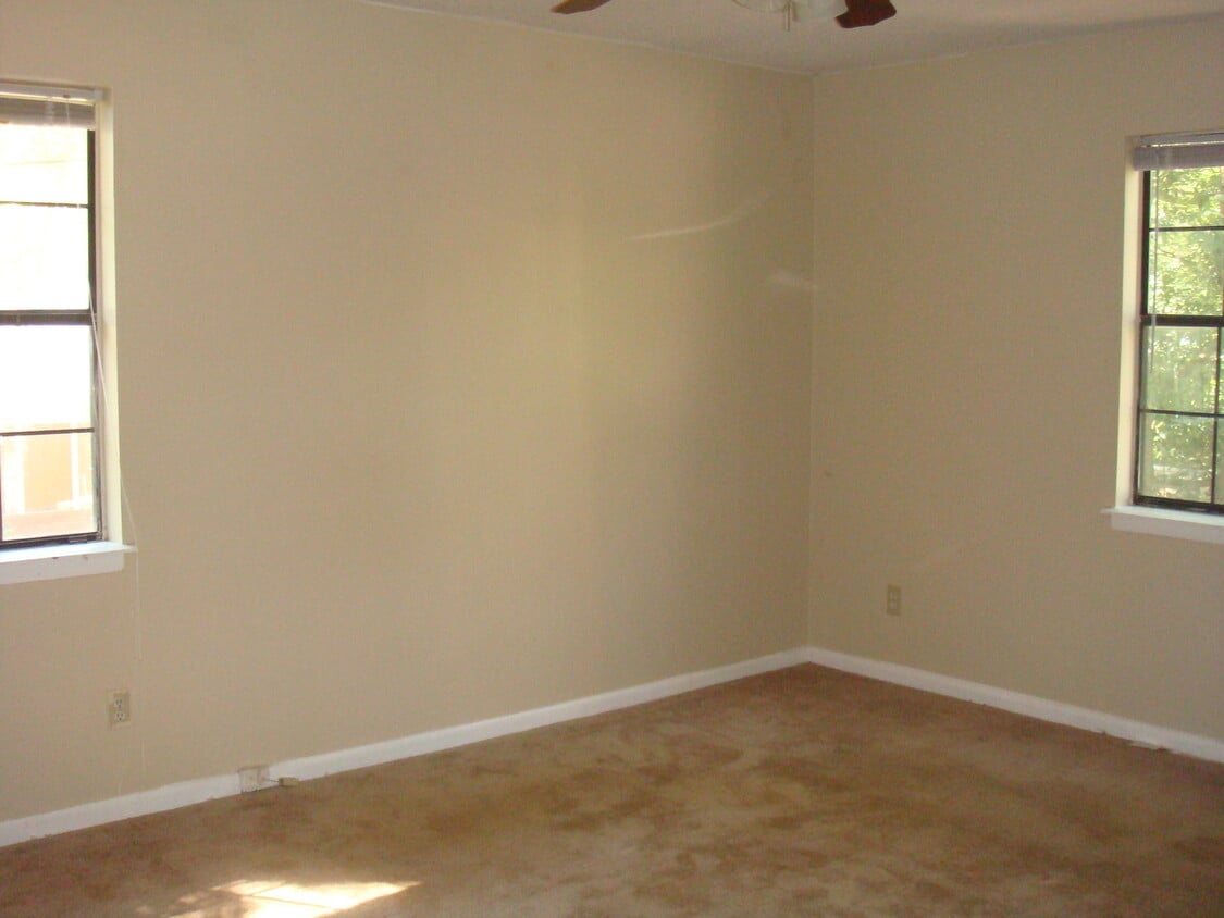 Building Photo - CLOSE TO VSU