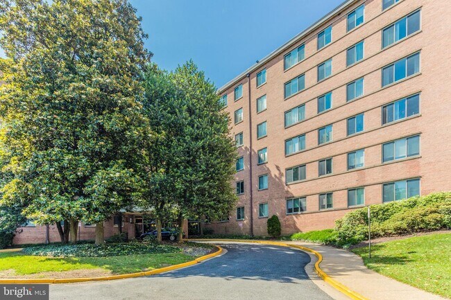 Building Photo - 3000 Spout Run Pkwy