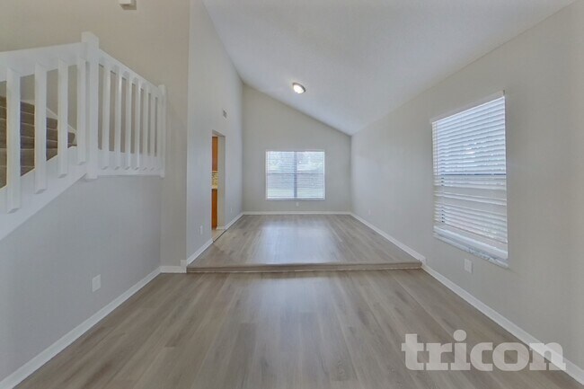 Foto del edificio - 15130 Heathridge Dr