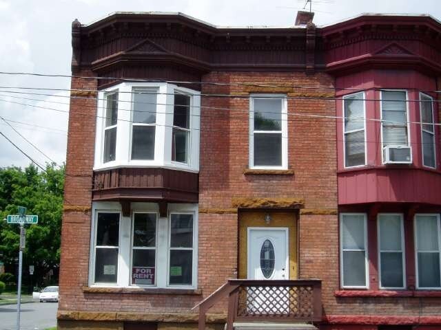 Foto principal - 2401 Broadway