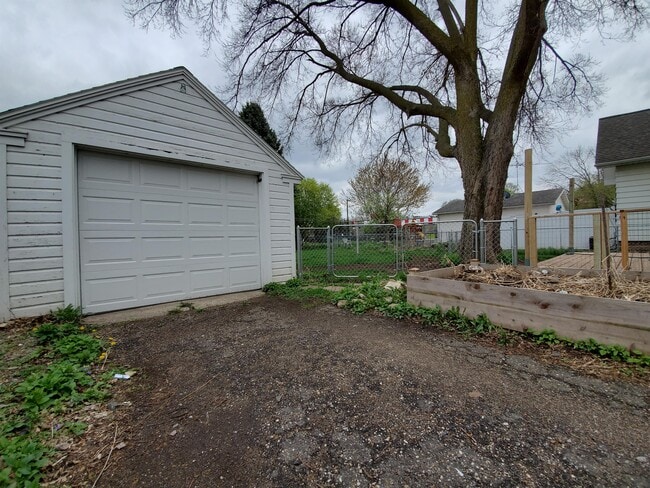 Building Photo - 1138 7th Ave SE