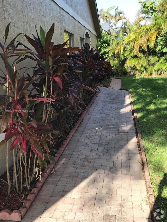 Building Photo - 5500 NW 90th Terrace
