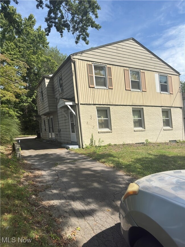 Building Photo - 52 Willow Dr