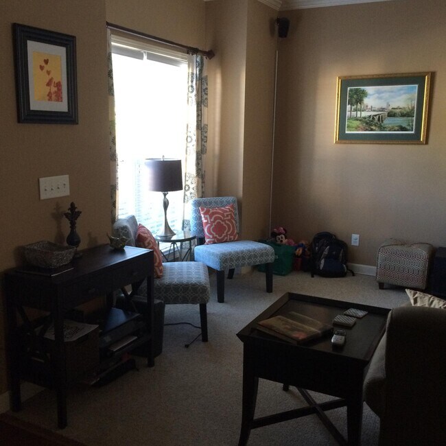 Entry Area - 8 Amity Ln