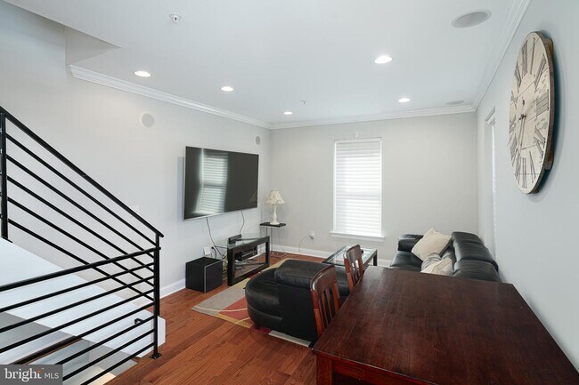 Foto del edificio - 2649 Webster St