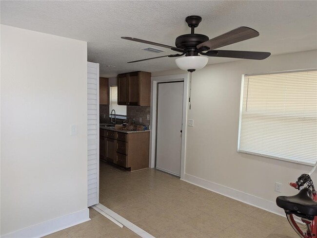 Foto del edificio - 8104 N 18th St