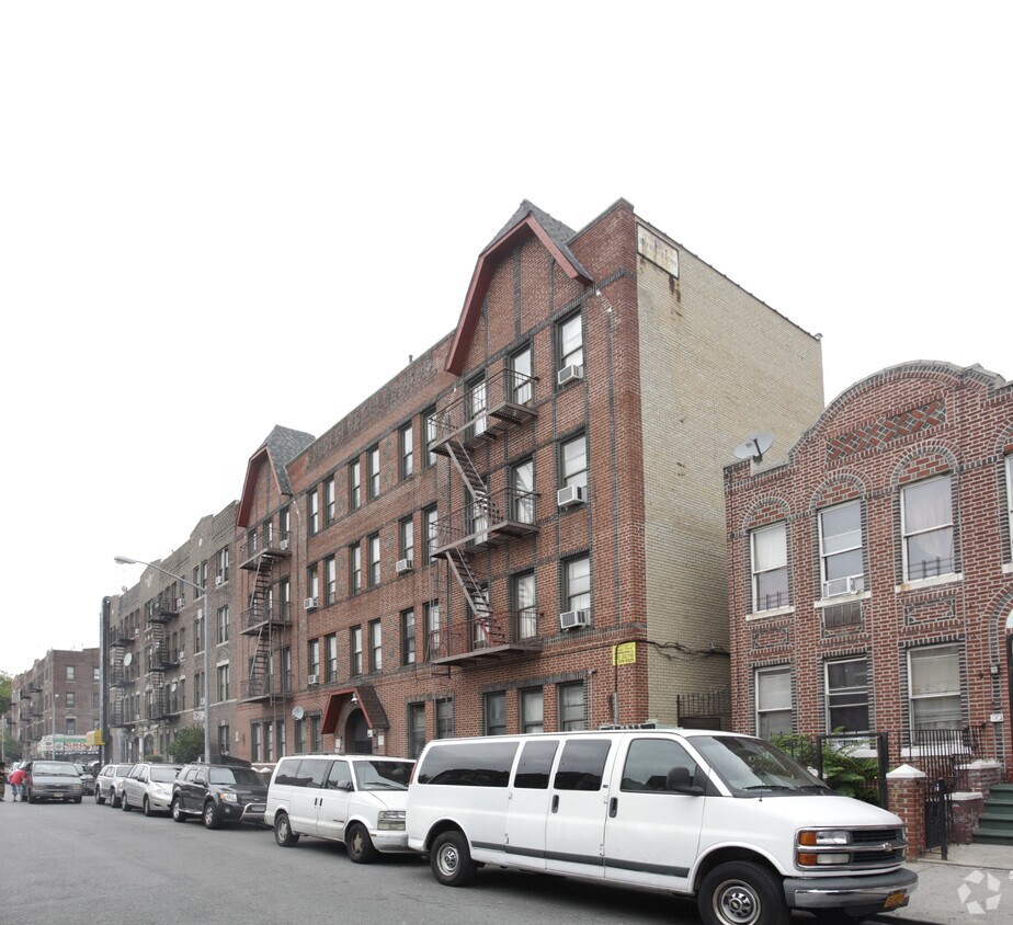 105 E 96th St - 99-105 E 96th St