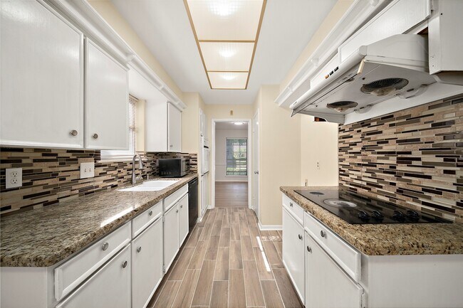 Foto del edificio - 8407 Stroud Dr