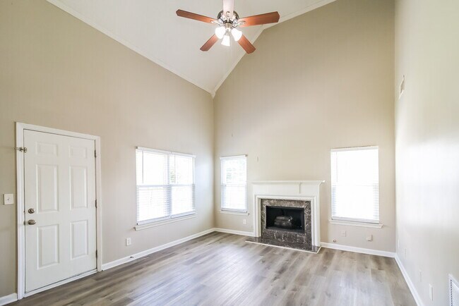 Foto del edificio - 213 Summer Hill Cir