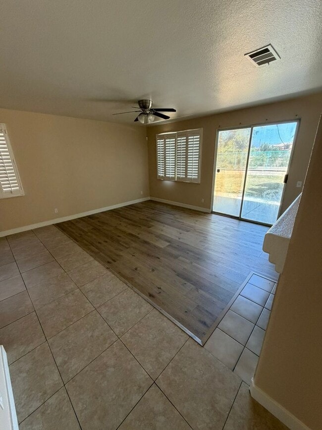 Building Photo - 16060 Edgewater Ln
